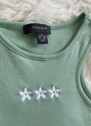 Кроп топ зелений з вишивкою ромашки primark m4 фото