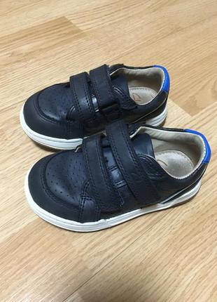 Кроссовки для малыша clarks