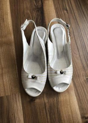 Очень удобные босоножки из натуральной кожи