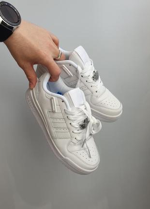 Женские кроссовки adidas forum low logo
•white•