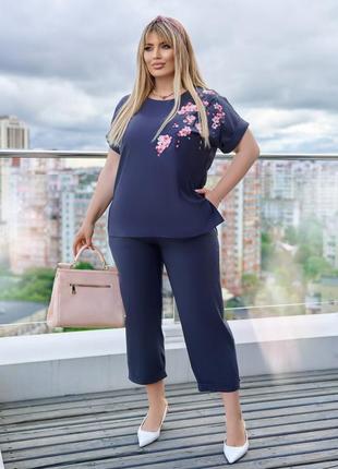 Ніжний костюм прогулянковий