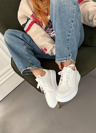 Жіночі білі шкіряні кеди