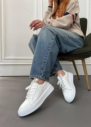 Жіночі білі шкіряні кеди