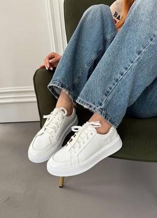 Жіночі білі шкіряні кеди