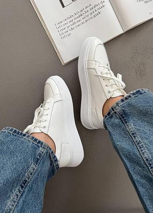 Жіночі білі шкіряні кеди