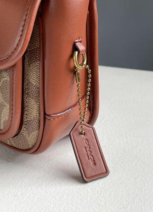 Жіноча сумка в стилі coach tabby messenger in signature canvas premium.8 фото