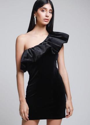 Бархатное платье с оборкой на одно плечо черное платье асимметричное красивое