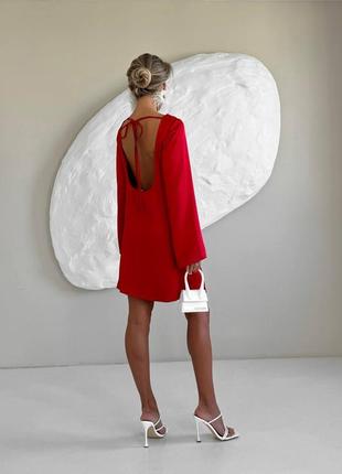 Сатиновая мини-платье свободного кроя с открытой спиной с завязкой с длинными рукавами