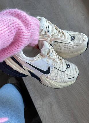 Кросівки жіночі nike v2k runtekk beige