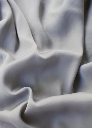 Базова сіра сукня міді з драпуванням від h&m3 фото