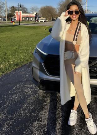 Комплект премиум бежевый топ тонкие бретели леггинсы плотные