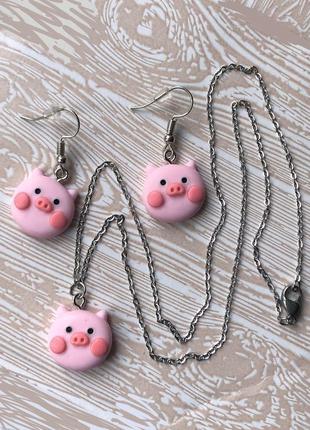 Набір комплект прикрас сережки ланцюжок ланцюг сріблястий з підвіскою сережки з підвісками рожеві свинки свині свинята жіночий дитячий
