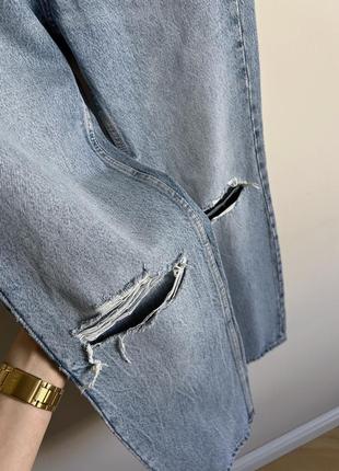 Прямые голубые джинсы с заводскими разрезами от zara, плотные7 фото