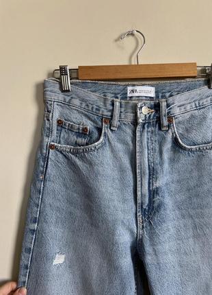 Прямые голубые джинсы с заводскими разрезами от zara, плотные8 фото