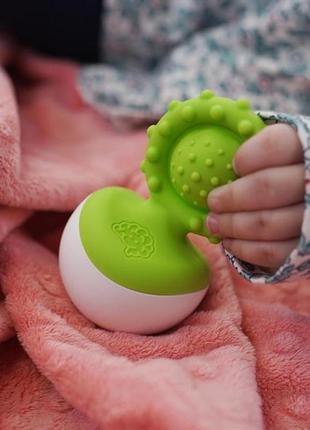 Прорезыватель-неваляшка fat brain toys dimpl wobl зеленый (f2173ml)