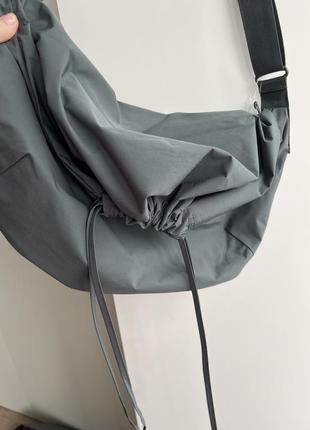 Нова велика кросбоді сумка темно зелена сіра uniqlo cos arket6 фото