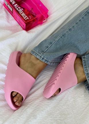 Adidas yeezy slide pink