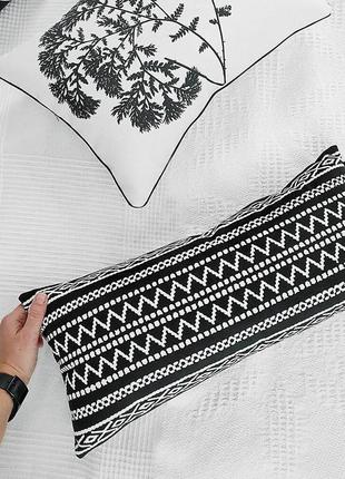 Подушка для дивану 50х24 см білий орнамент на чорному фоні