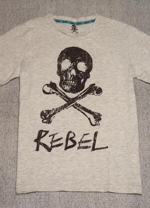 Футболка rebel на 9-10 років