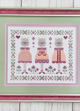 Картина вышитая крестом "кошечки модницы"