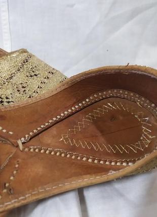 Кожаные восточные тапочки с вышивкой