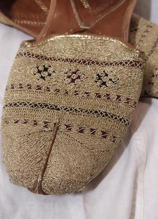 Кожаные восточные тапочки с вышивкой
