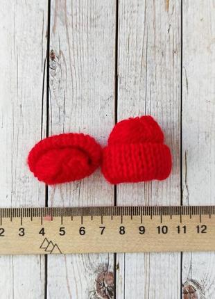 Вязаные шапочки красные 35*35 мм. 1 шт2 фото