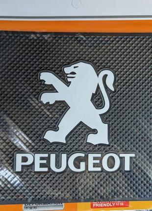 Коврик на панель антискользящий peugeot пежо в авто на торпеду силіконовий липкий з логотипом