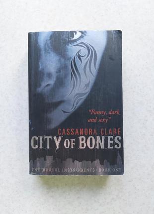 Книжки на английском языке cassandra clare the city of bones книги англ язык