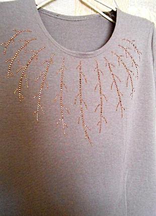 Тоненькая эластичная футболка с красивой аппликацией,xl/50