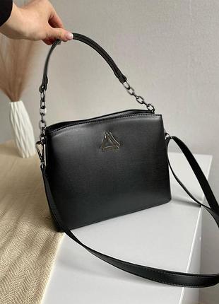 Елегантна сумка жіноча чорна бн містка сумка на плече сумка з плечовим ременем ланцюжок через плече