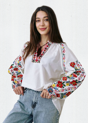 Жіноча стильна вишиванка, вишита сорочка, біла з українським орнаментом, блуза з вишивкою з довгим об'ємним рукавом в українському стилі