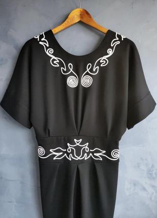 Чорна сукня з вишивкою3 фото