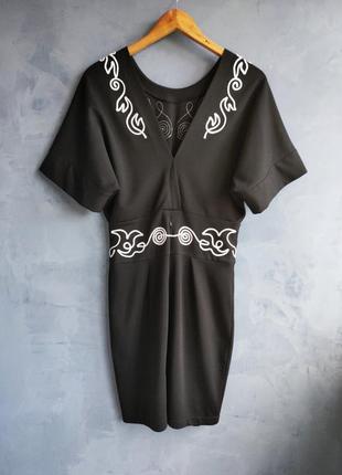 Чорна сукня з вишивкою6 фото