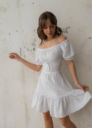 Біла сукня