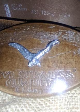 Кожаный ремень с интересной пряжкой