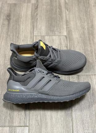 Кроссовки adidas ultraboost