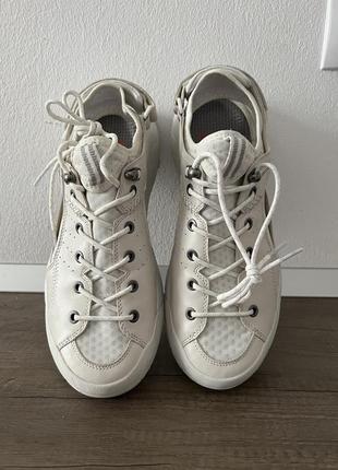 Новые фирменные оригинальные кроссовки deckers x lab3 фото