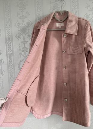 Стильна куртка-сорочка у клітинку next рожевий білий6 фото