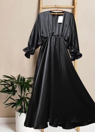 Атласне довге чорне плаття з шикарним рукавом zara