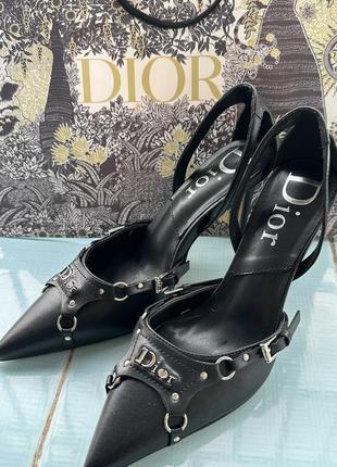 Туфлі босоніжки брендові dior