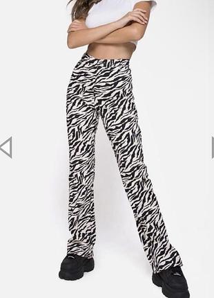 Джинсы с принцем зебра от sinsay