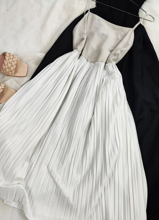 Комбінована сукня з білою плісерованою спідницею zara