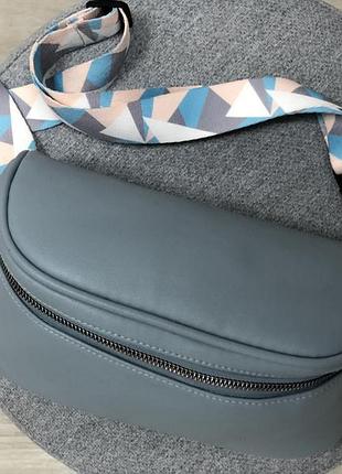 Бананка блакитного кольору