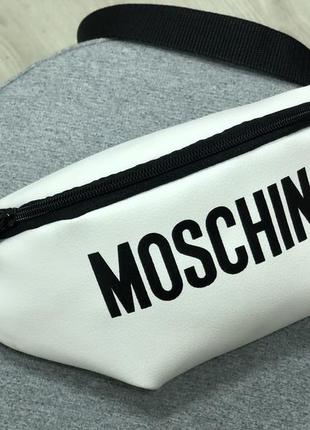 Біла бананка moschino