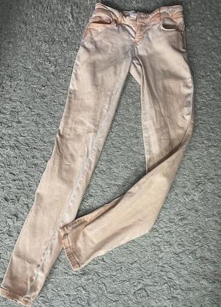 Джинсы персиковые