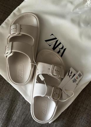 Zara для бассейна с пряжками