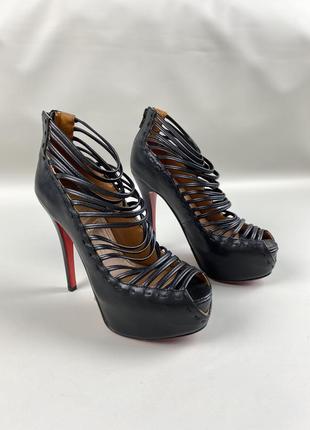 Женские кожаные туфли каблука christian louboutin