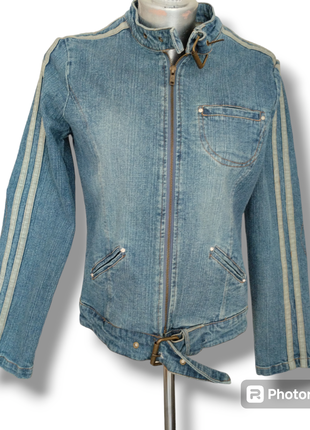 Джинсова куртка в мотоциклетному стилі. жіноча джинсова куртка