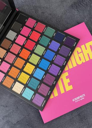 Beauty bay  bright matte 42 colour palette